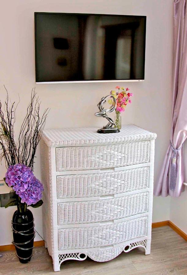 Bed and Breakfast Formby Pinewood Studio Экстерьер фото